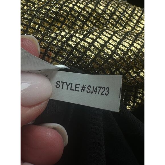 Shona Joy Cleo Circle Sleeve Ruched Mini Dress Womens 8 Gold Metallic Crepe - Picture 15 of 16